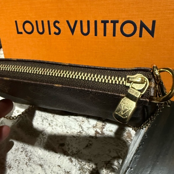 Louis Vuitton Mini Pochette Accesoires - Picture 4 of 8